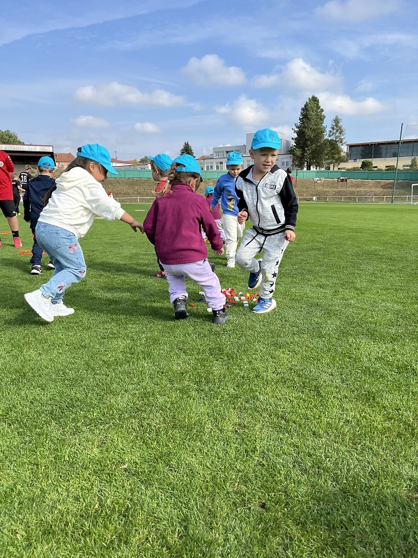 Sportujeme na fotbalovém hřišti