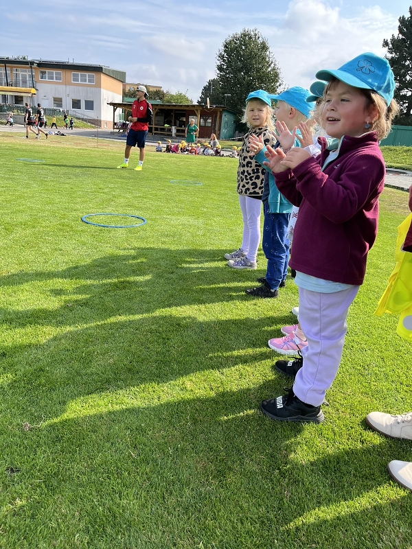 Sportujeme na fotbalovém hřišti