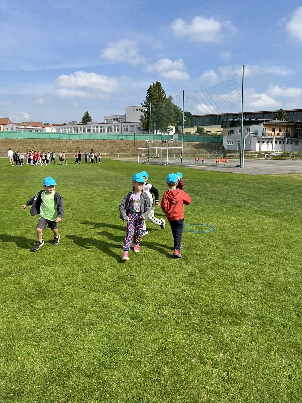 Sportujeme na fotbalovém hřišti