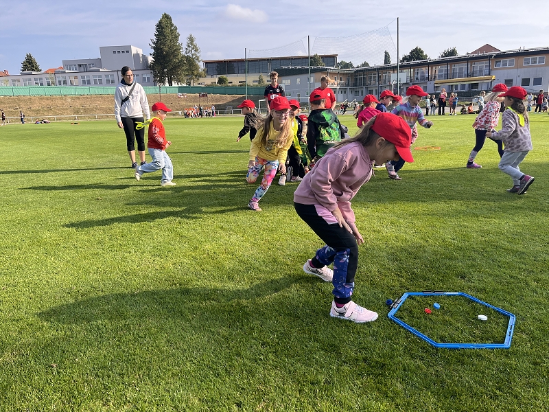 Sportujeme na fotbalovém hřišti