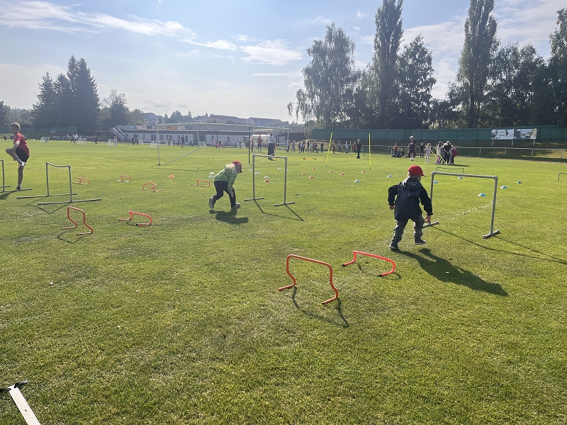 Sportujeme na fotbalovém hřišti