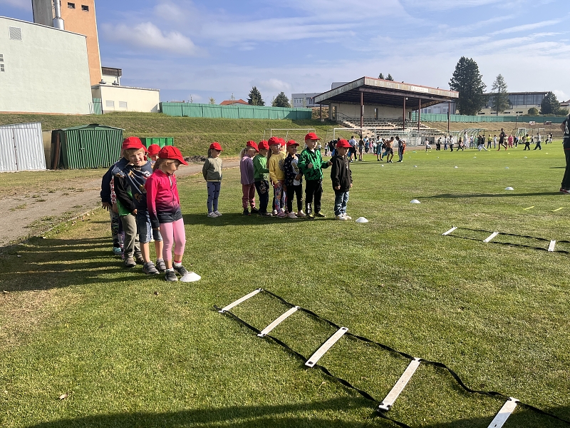 Sportujeme na fotbalovém hřišti