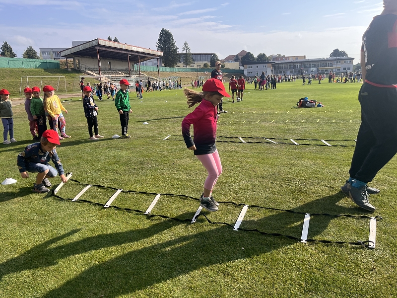 Sportujeme na fotbalovém hřišti