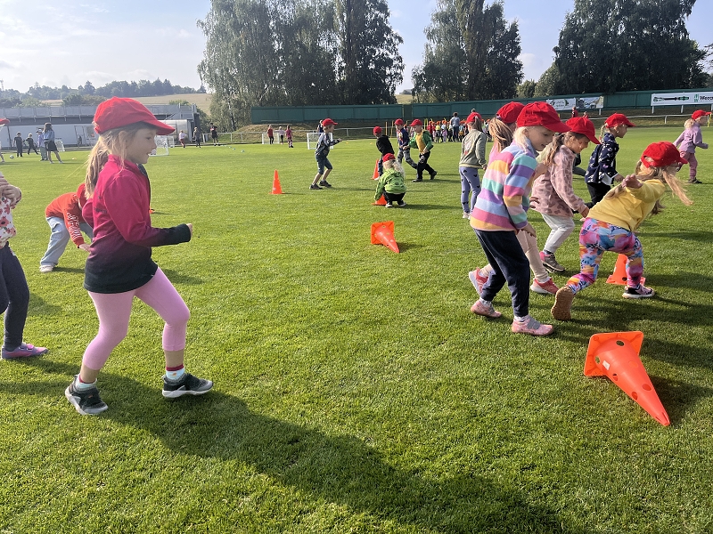 Sportujeme na fotbalovém hřišti