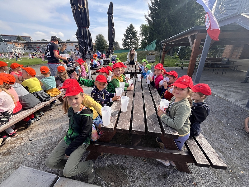 Sportujeme na fotbalovém hřišti