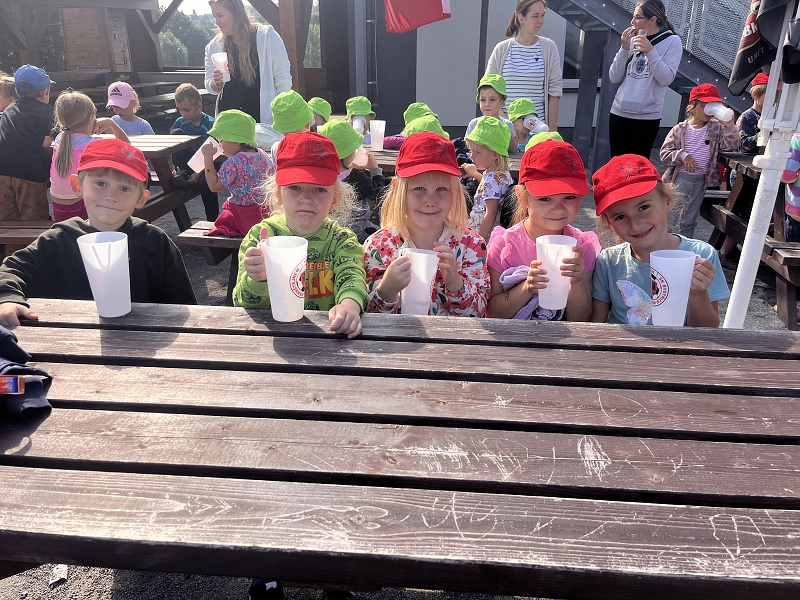 Sportujeme na fotbalovém hřišti