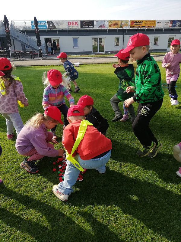 Sportujeme na fotbalovém hřišti