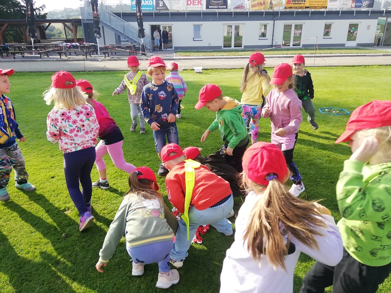 Sportujeme na fotbalovém hřišti