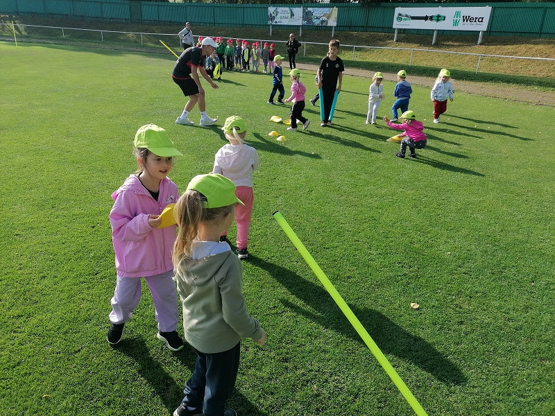 Sportujeme na fotbalovém hřišti