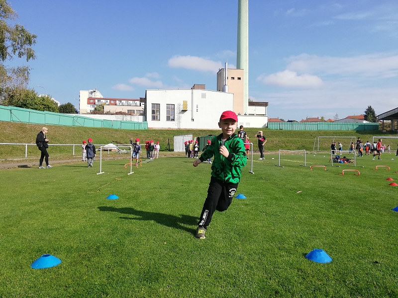 Sportujeme na fotbalovém hřišti