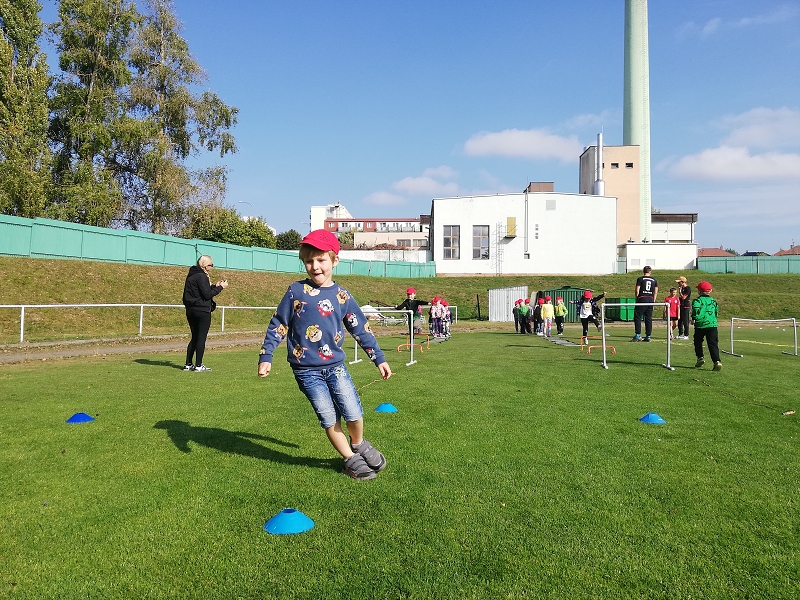 Sportujeme na fotbalovém hřišti