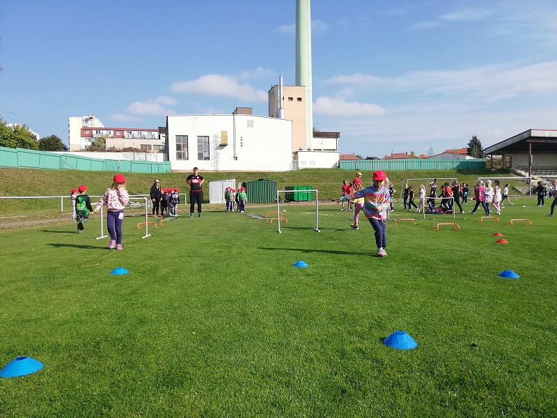 Sportujeme na fotbalovém hřišti