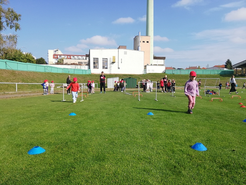 Sportujeme na fotbalovém hřišti