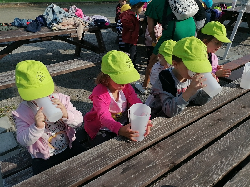 Sportujeme na fotbalovém hřišti