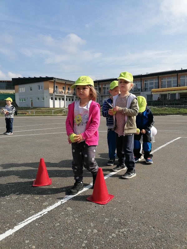 Sportujeme na fotbalovém hřišti