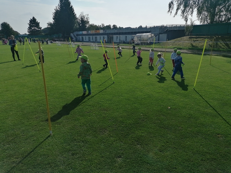 Sportujeme na fotbalovém hřišti