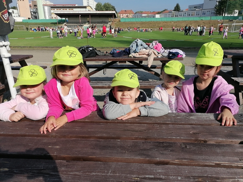 Sportujeme na fotbalovém hřišti