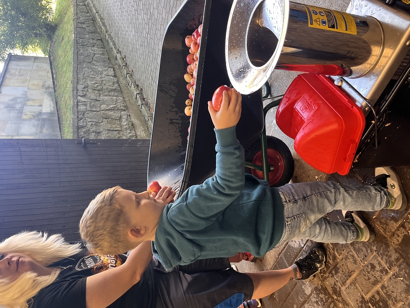 Moštování s předškoláky