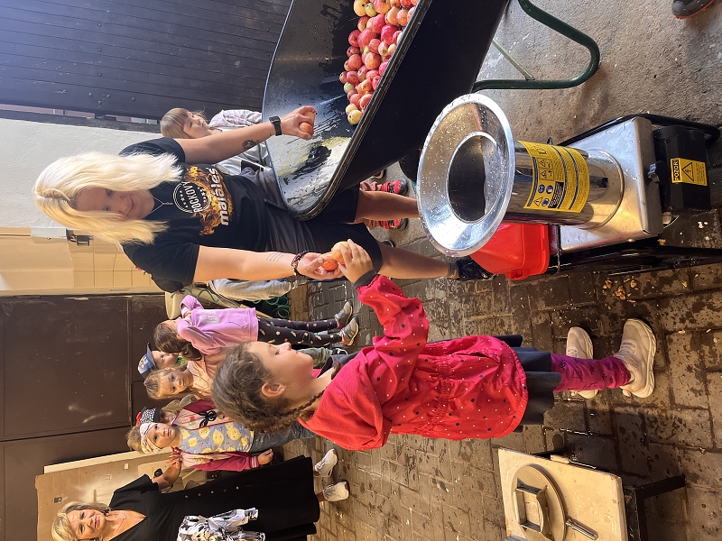 Moštování s předškoláky