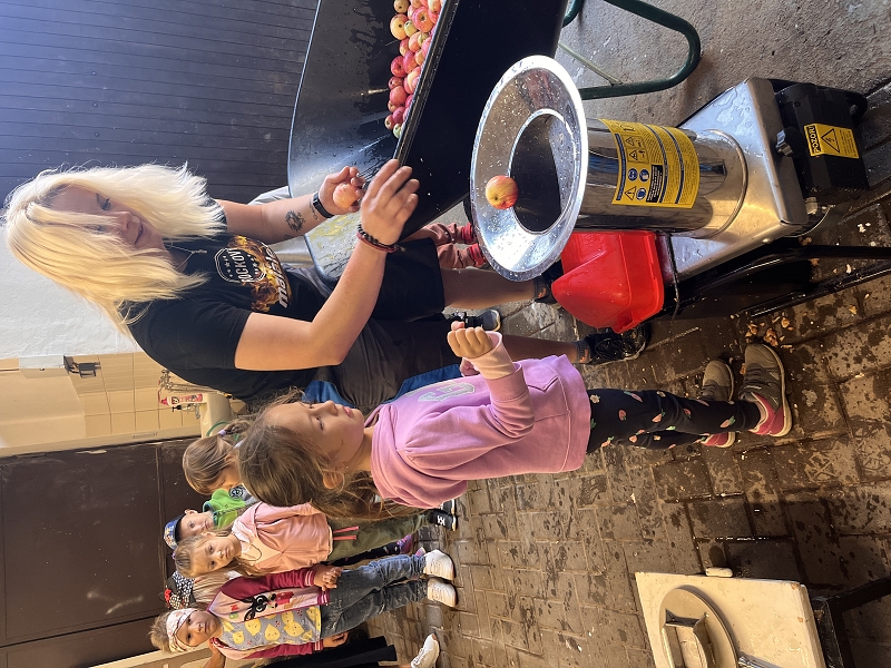 Moštování s předškoláky