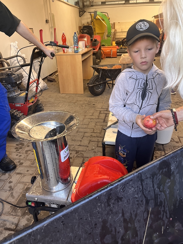 Moštování s předškoláky