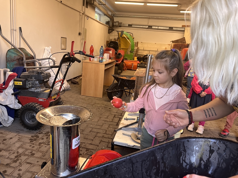 Moštování s předškoláky