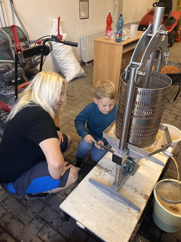 Moštování s předškoláky