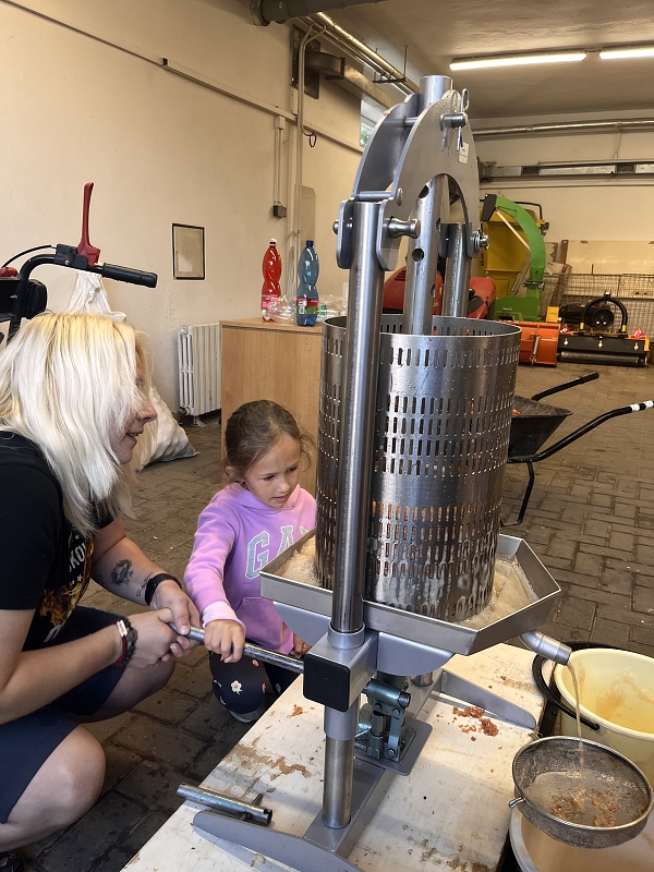 Moštování s předškoláky