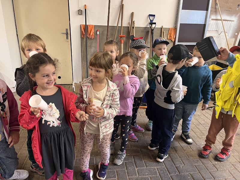 Moštování s předškoláky