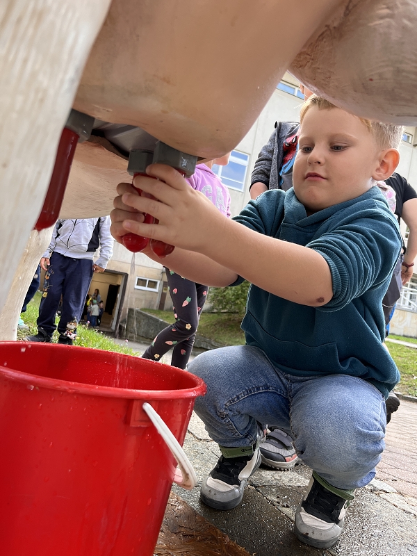 Moštování s předškoláky