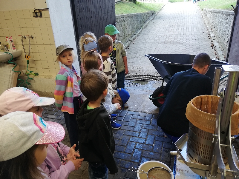 Moštování s předškoláky