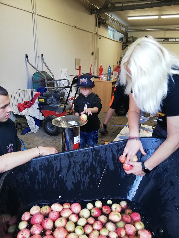 Moštování s předškoláky