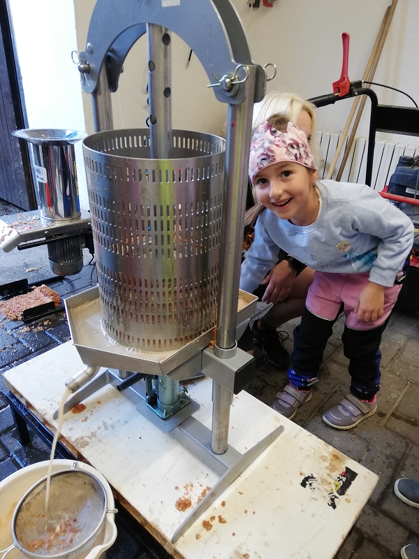 Moštování s předškoláky