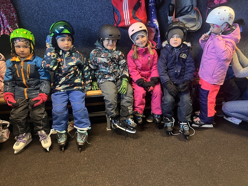 První bruslení