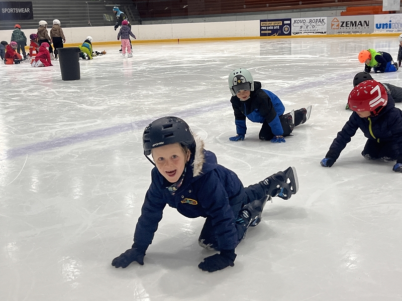 První bruslení