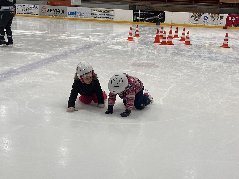 První bruslení
