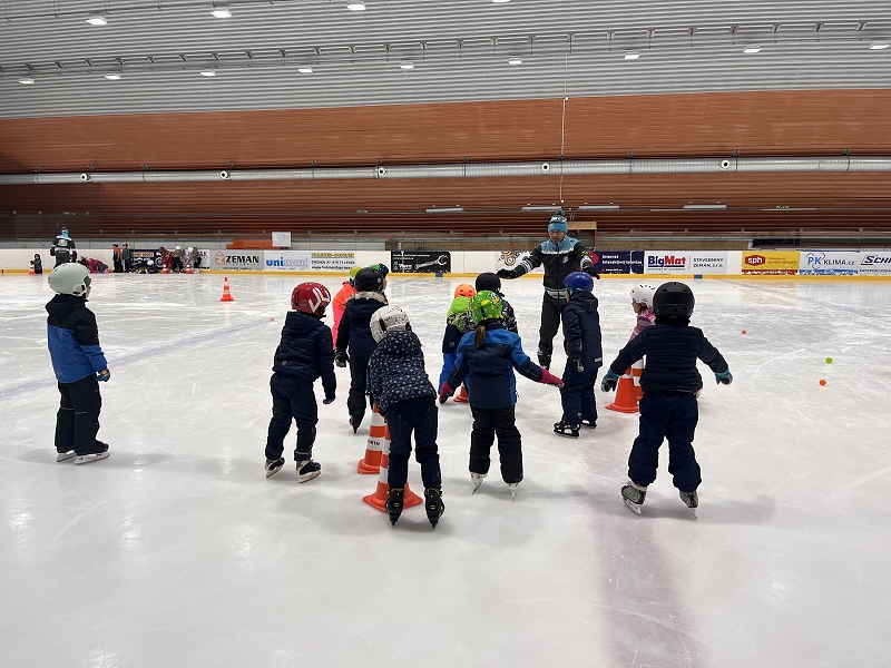 První bruslení