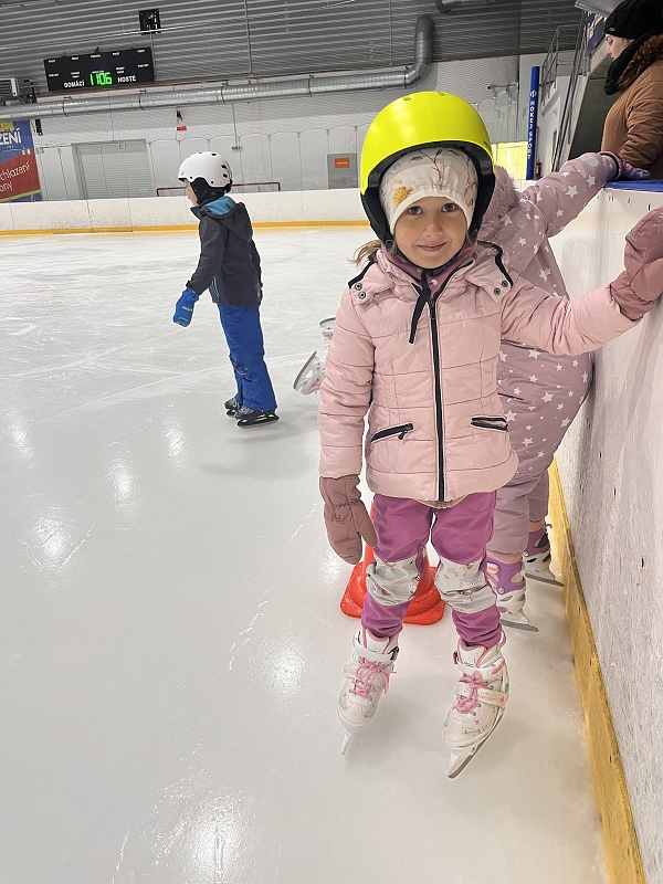 První bruslení
