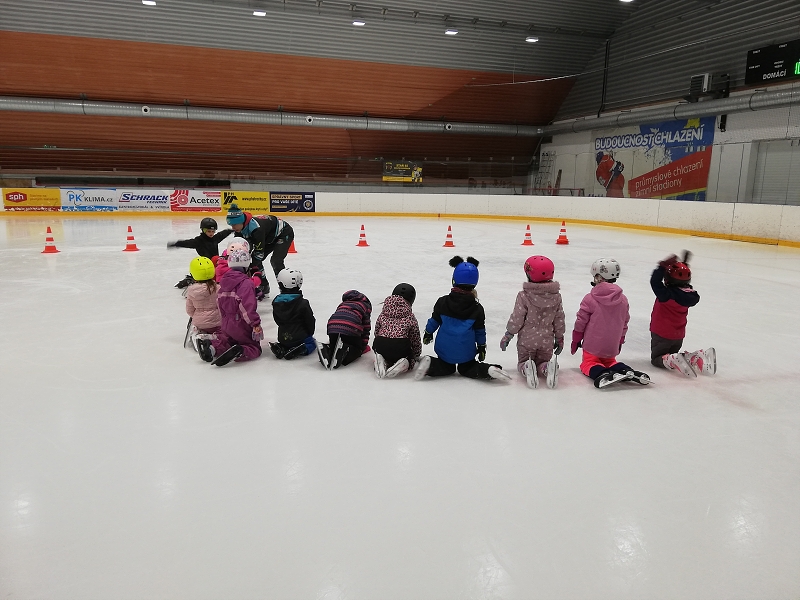 První bruslení