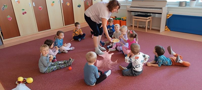 Zkoumáme a ochutnáváme ovoce