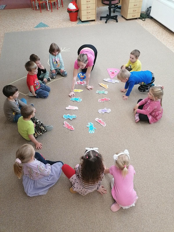 Koťátka - Vyletěl si pyšný drak