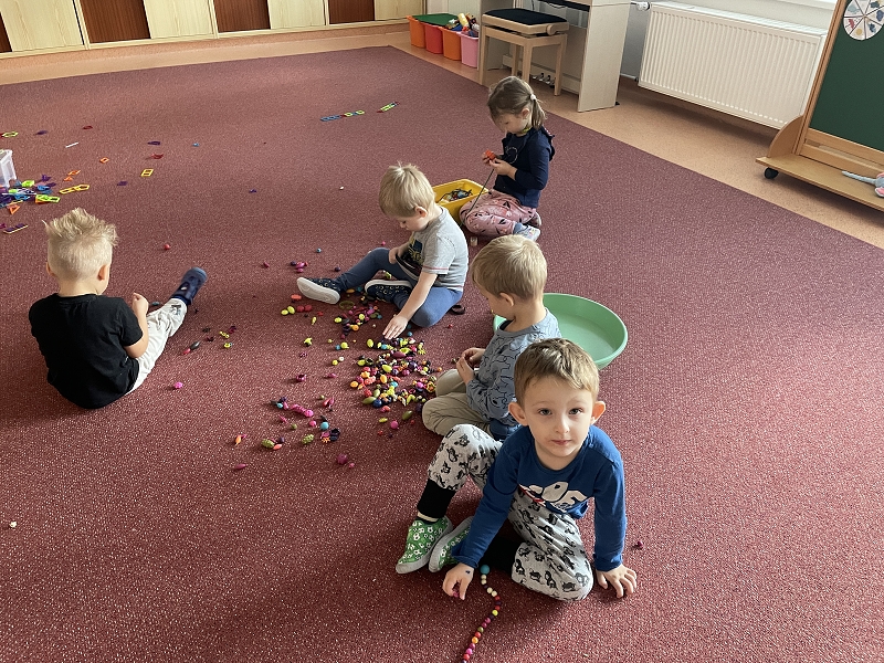 Myšky procvičují jemnou motoriku, cvičí jógu