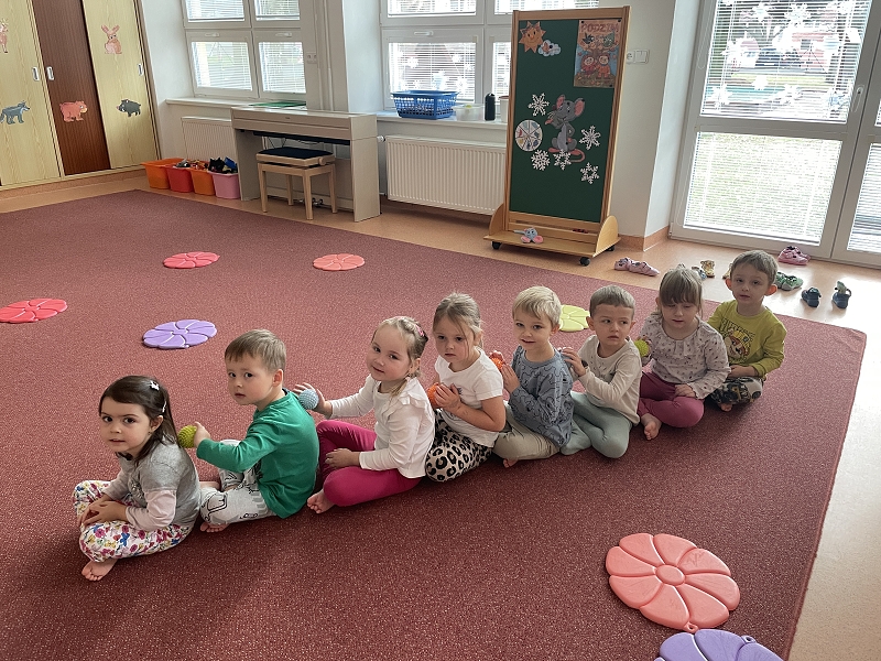 Myšky procvičují jemnou motoriku, cvičí jógu