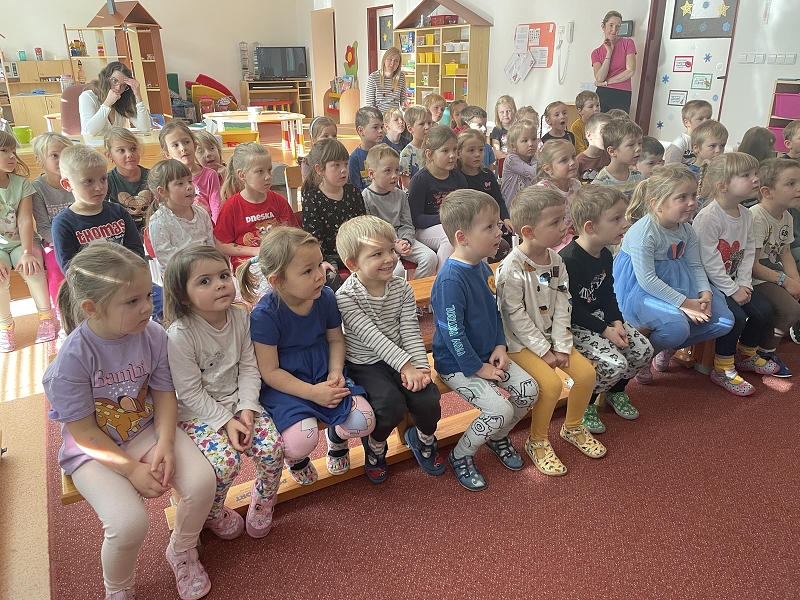 Myšky procvičují jemnou motoriku, cvičí jógu