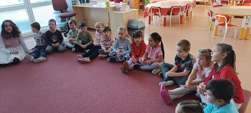 Zapalujeme první svíčku na adventním věnci