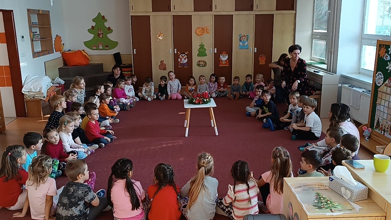 Zapalujeme první svíčku na adventním věnci