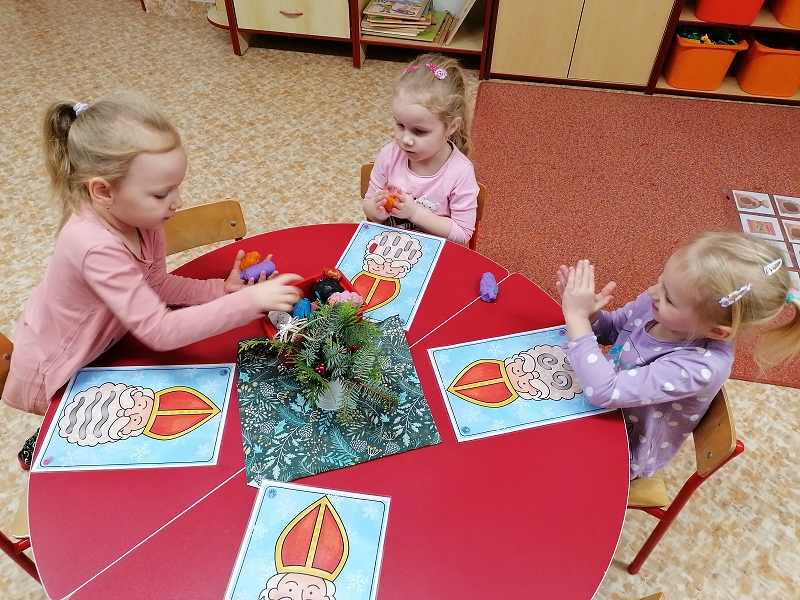 Koťátka čekají na Mikuláše