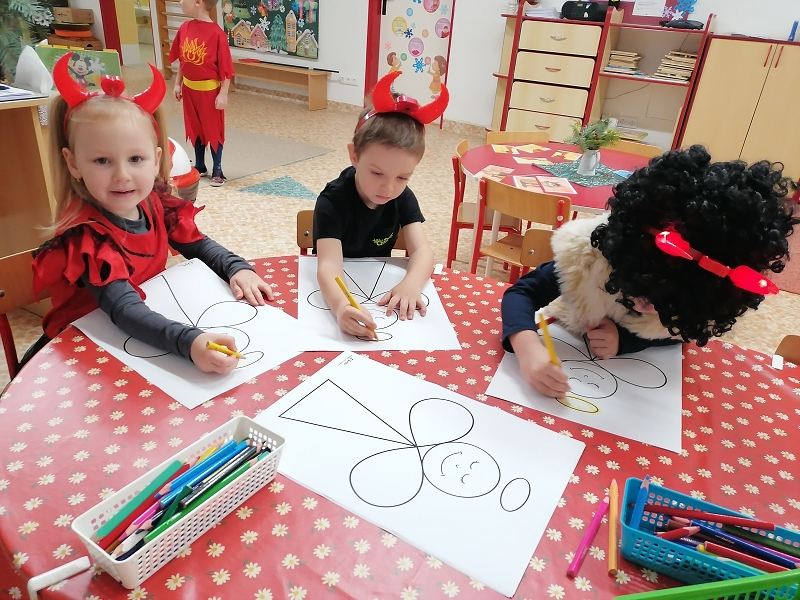 Koťátka čekají na Mikuláše