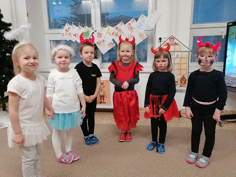 Koťátka čekají na Mikuláše