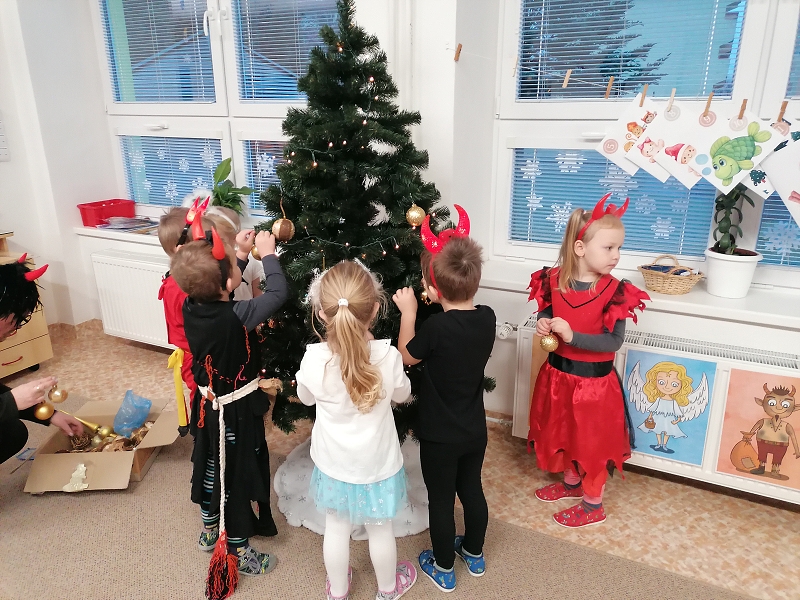 Koťátka čekají na Mikuláše